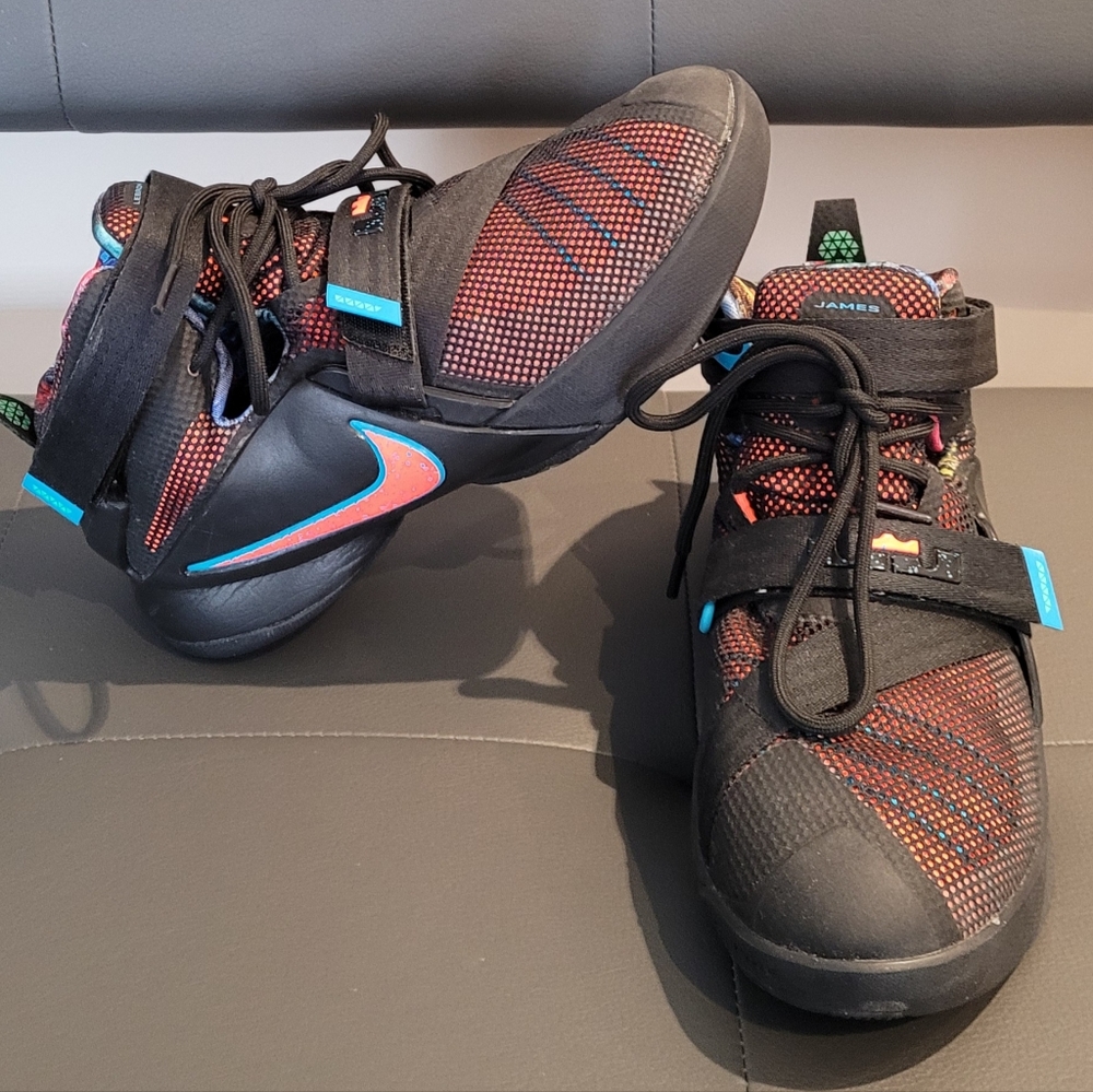 Nike Lebron Soldier 9 - Boy's Size 4.5Y
